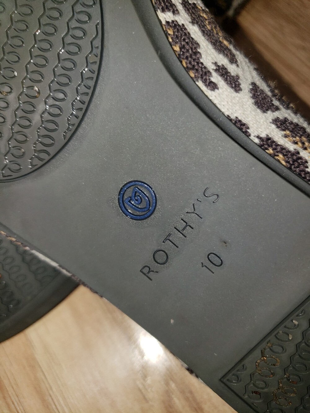 Rothys Mocha Spot Leopard Slip On Loafer Flat Red/blue Trim Likenew Condition 10 - Picture 3 of 8